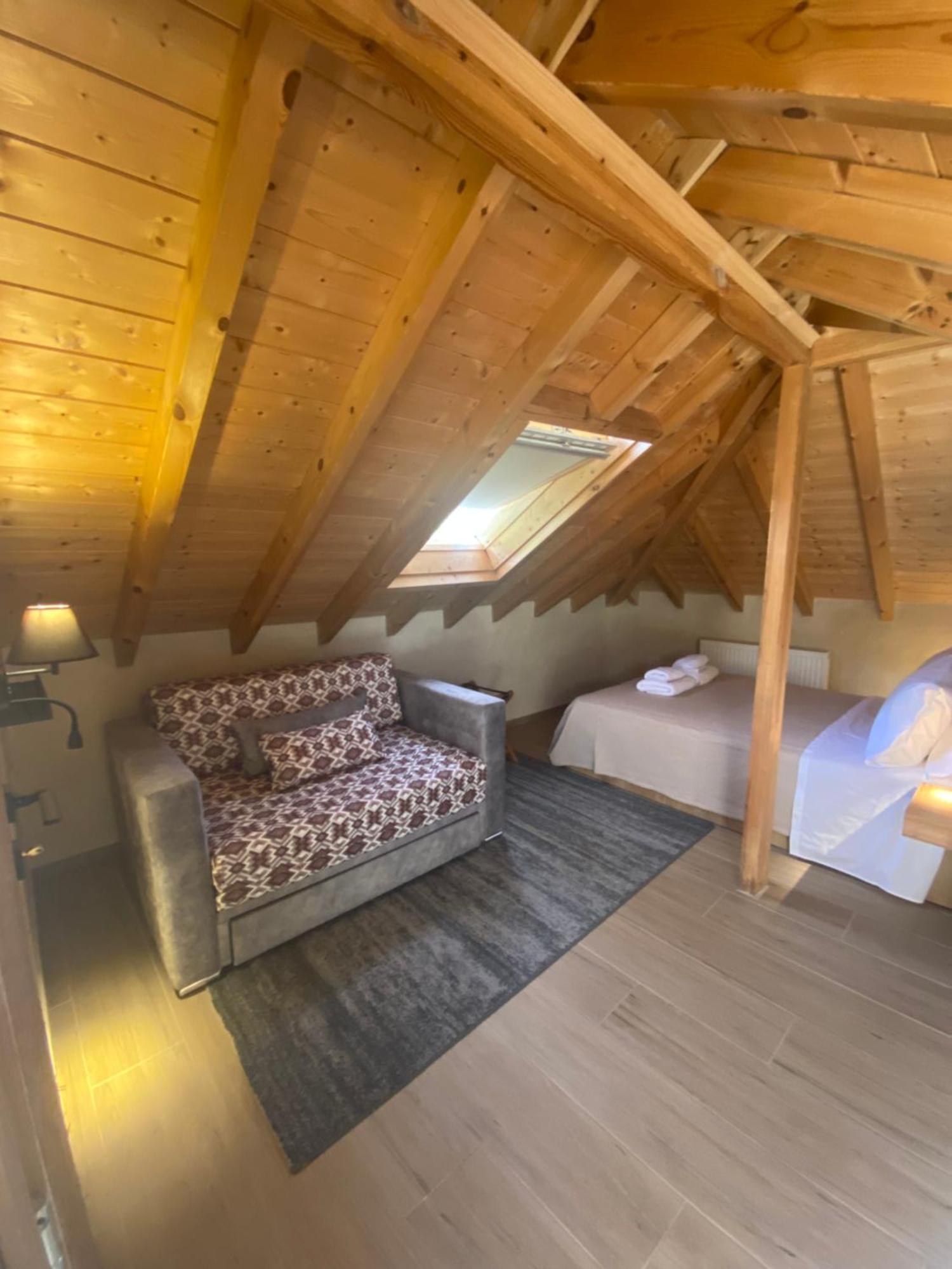 Aristi Boutique Stonehouse With Attic Lejlighed Eksteriør billede