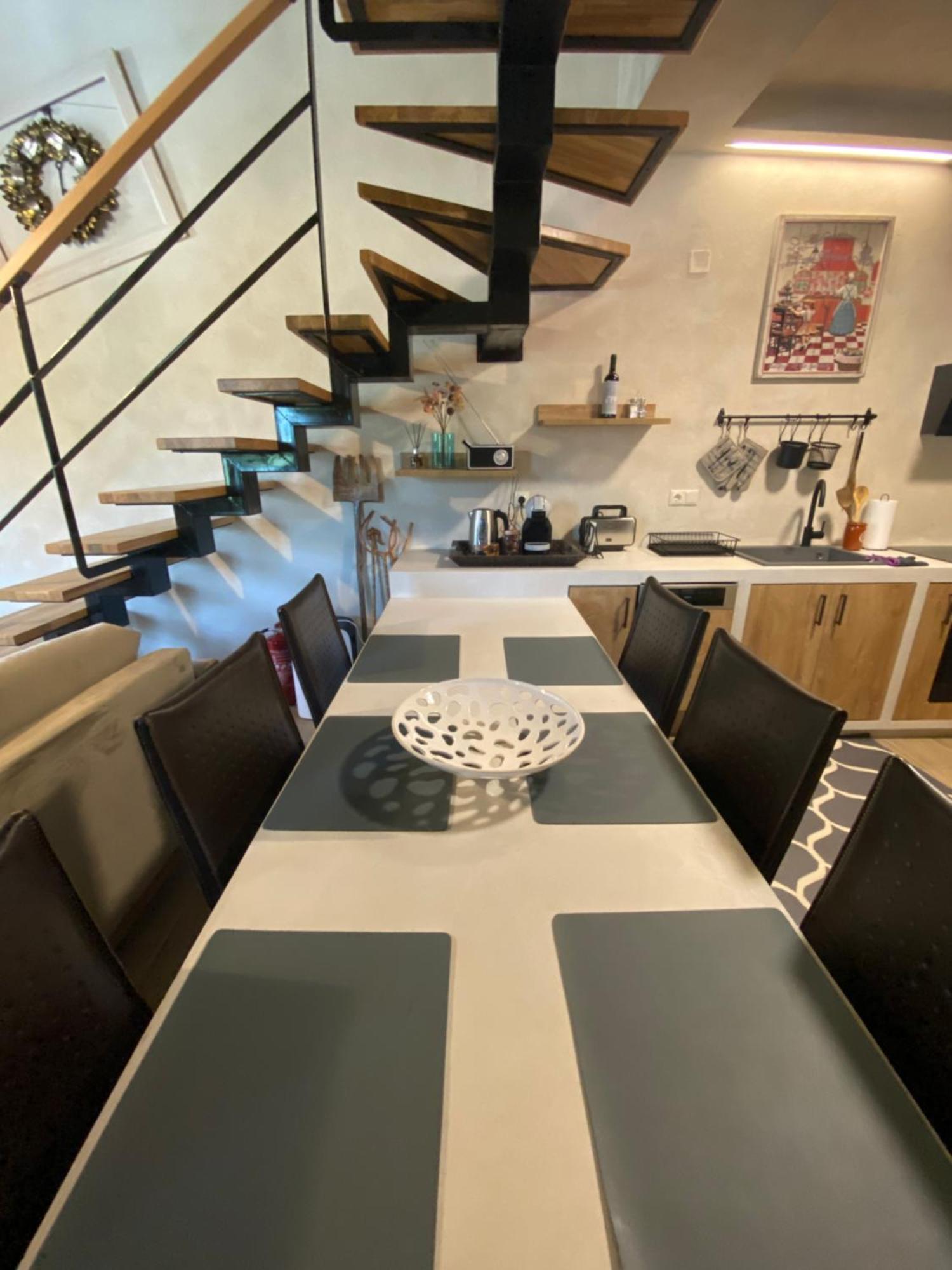 Aristi Boutique Stonehouse With Attic Lejlighed Eksteriør billede