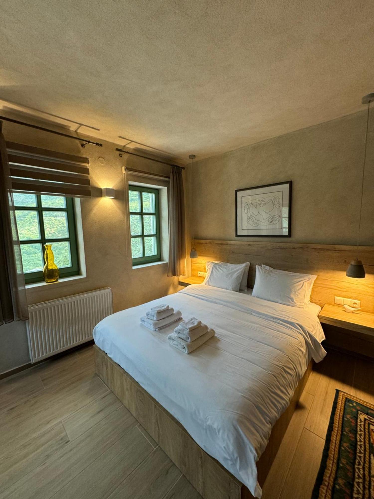 Aristi Boutique Stonehouse With Attic Lejlighed Eksteriør billede