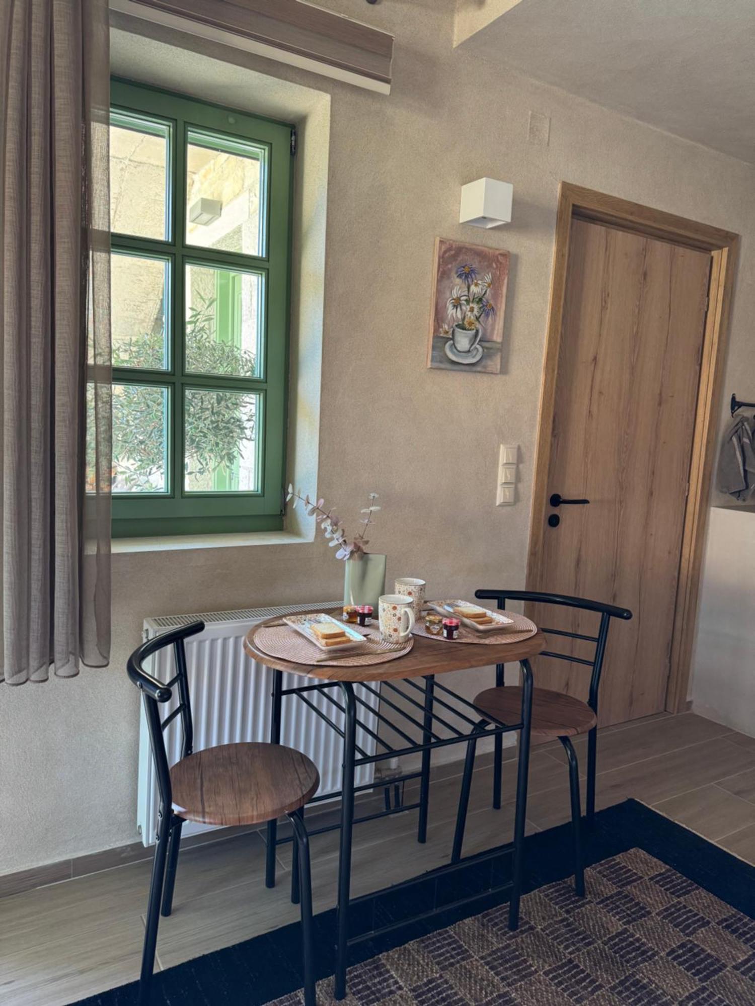 Aristi Boutique Stonehouse With Attic Lejlighed Eksteriør billede